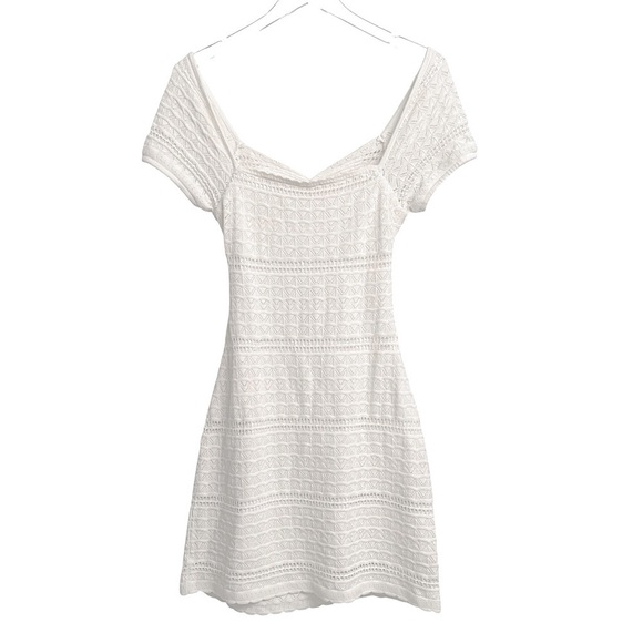 Hollister All-Over Knitted Crochet White Dress With Twist Back Detail Size Small - Picture 2 of 10